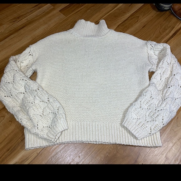 Cozy, UNIVERSAL THREAD sweater!! - Picture 4 of 8